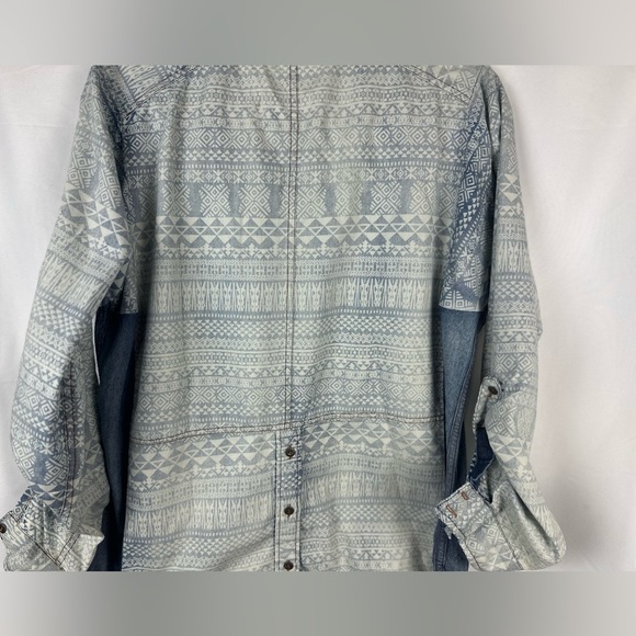 Miss Me Long Sleeve Denim Button Up. Women's Size Large. Blue. Light wash. Aztec - Picture 8 of 10